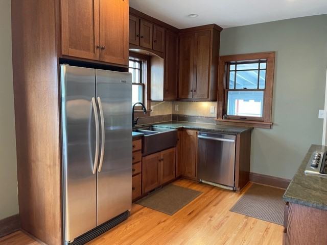 225 Manitoba Ave - Photo 3 of 10