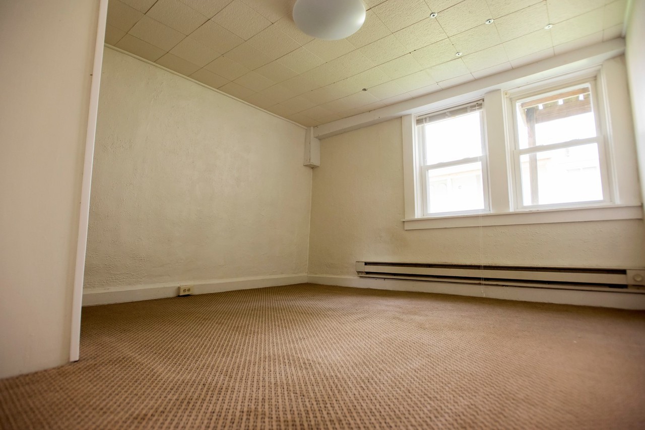 171 W Washington St #1 - Photo 5 of 23