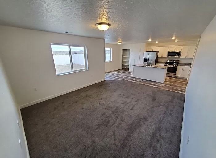 1124 Tulip Dr - Photo 3 of 5