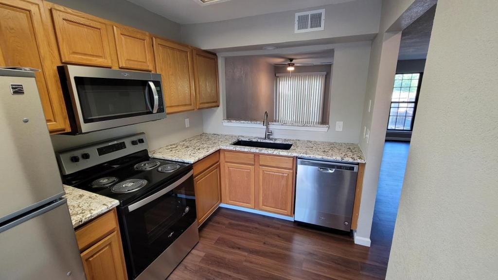 8280 Nw Barrybrooke Dr - Photo 3 of 8