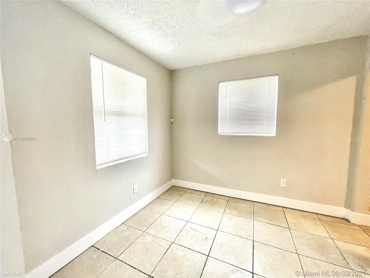 2665 Nw 20th St - Photo 3 of 6