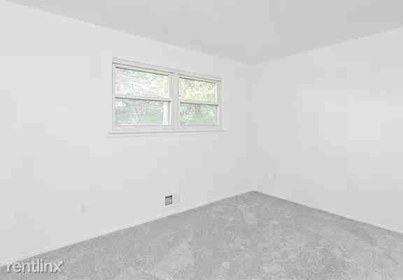 878 Pinnacle Rd - Photo 2 of 17