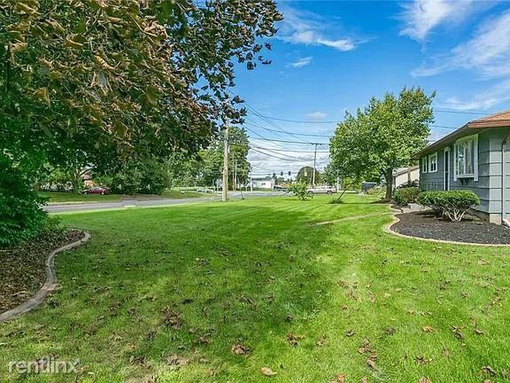 878 Pinnacle Rd - Photo 3 of 17