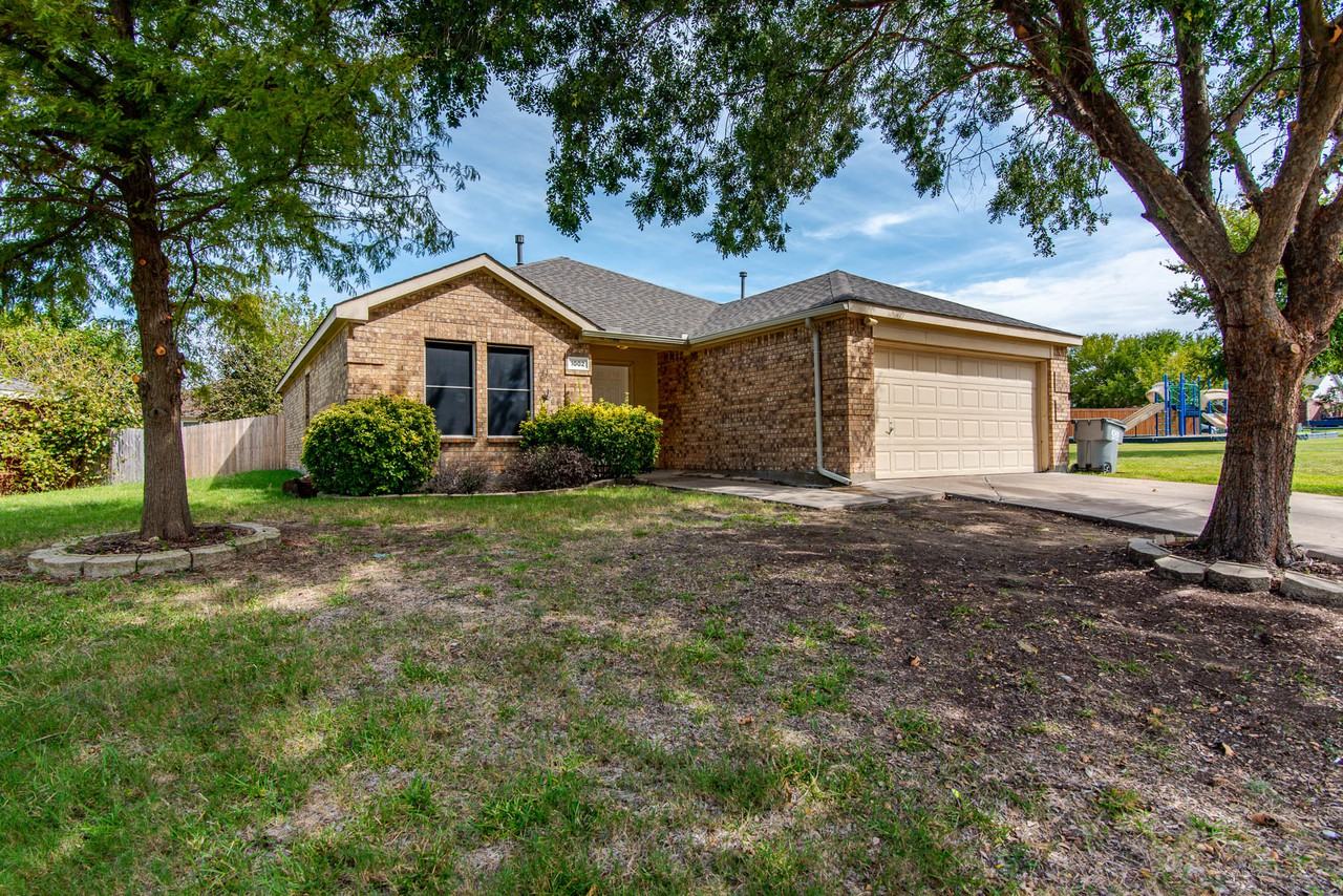 1002 Manassas Dr - Photo 2 of 16