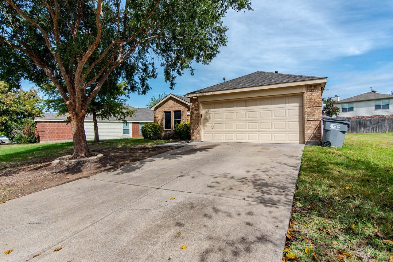 1002 Manassas Dr - Photo 3 of 16