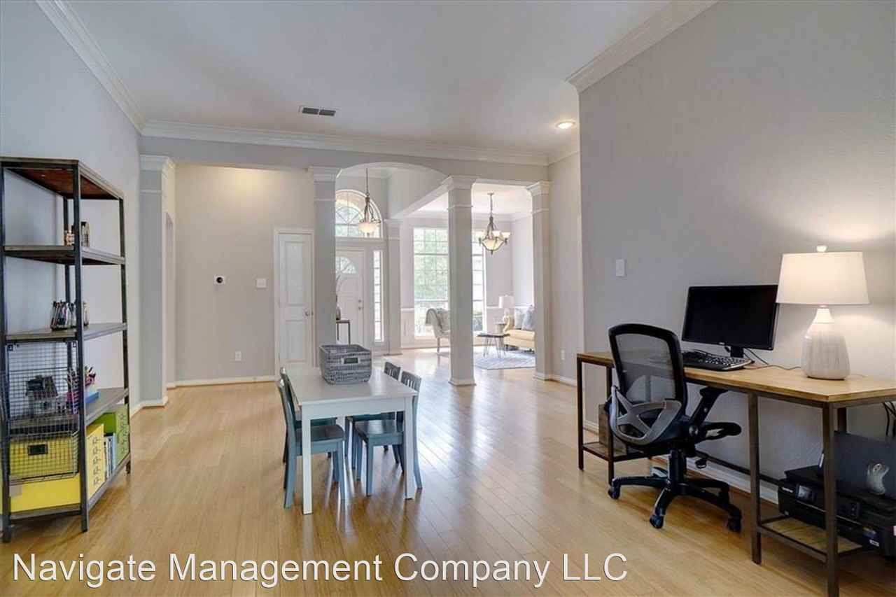 2804 Woodhaven Dr - Photo 2 of 11