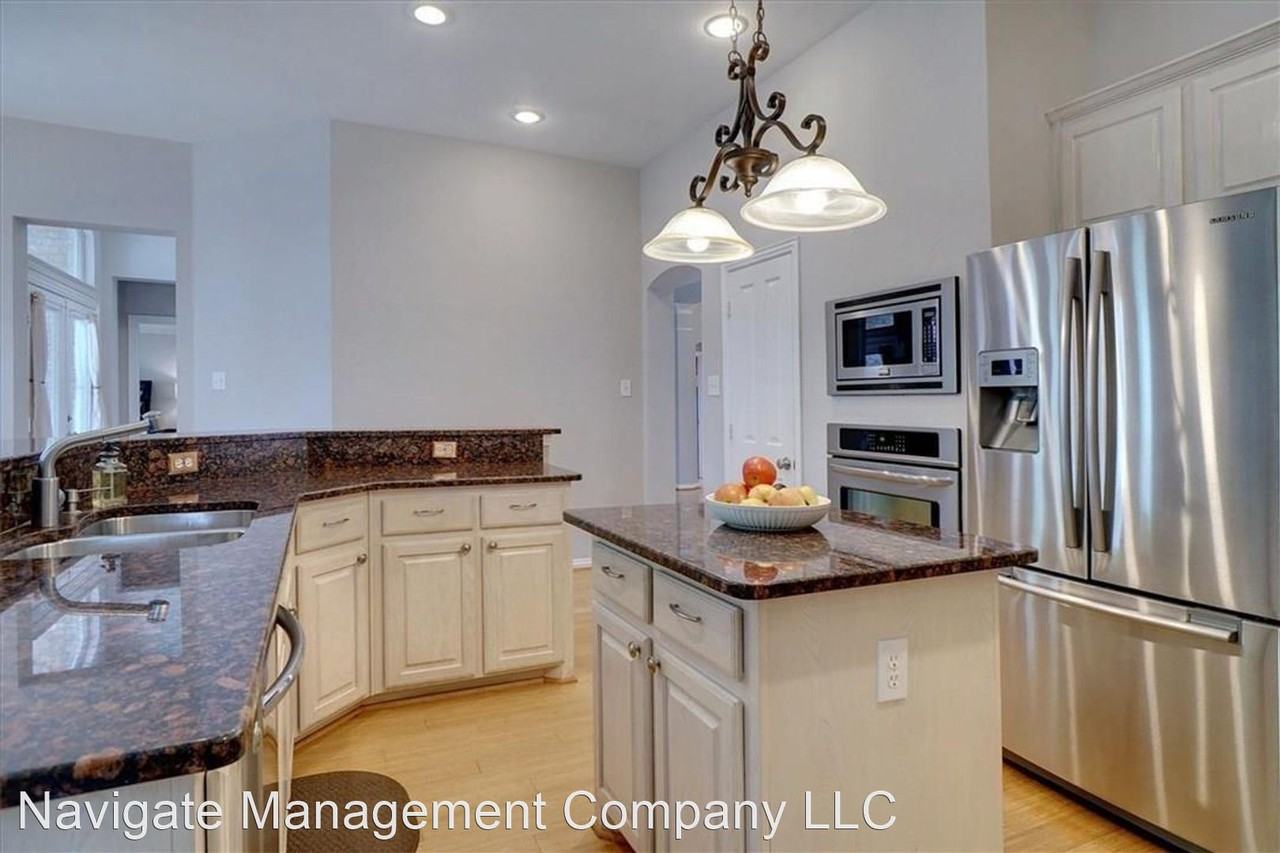 2804 Woodhaven Dr - Photo 3 of 11