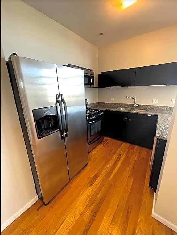 Damen And Armitage - Photo 2 of 17