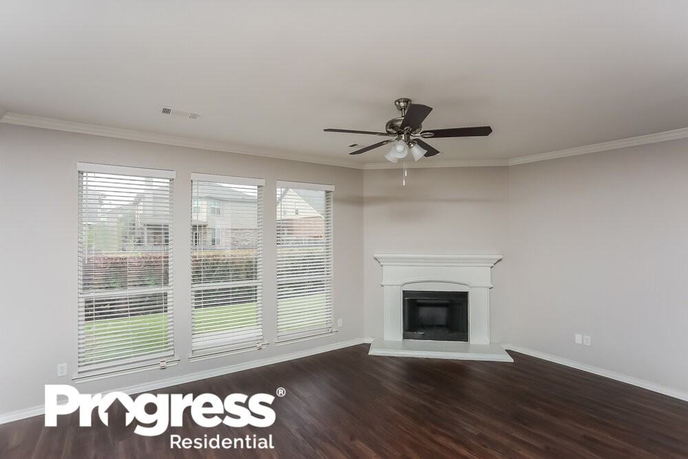10629 Fossil Hill Dr - Photo 3 of 16