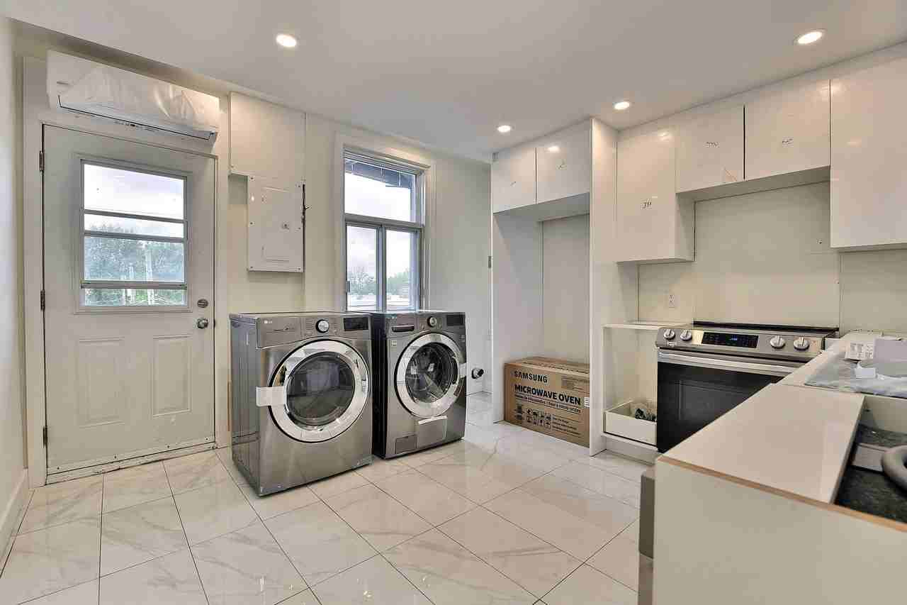 6027 Rue la Fontaine - Photo 6 of 13