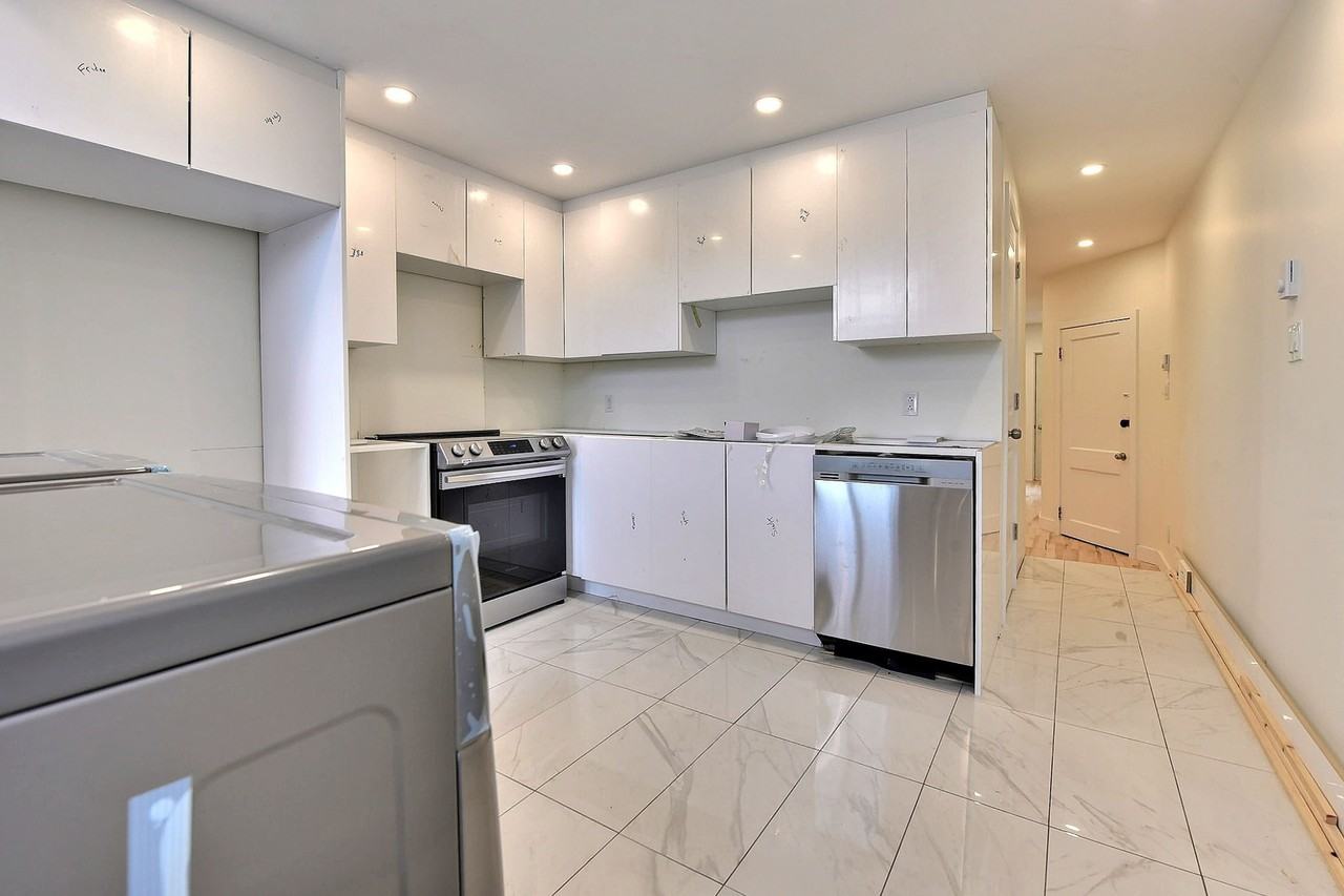 6027 Rue la Fontaine - Photo 7 of 13