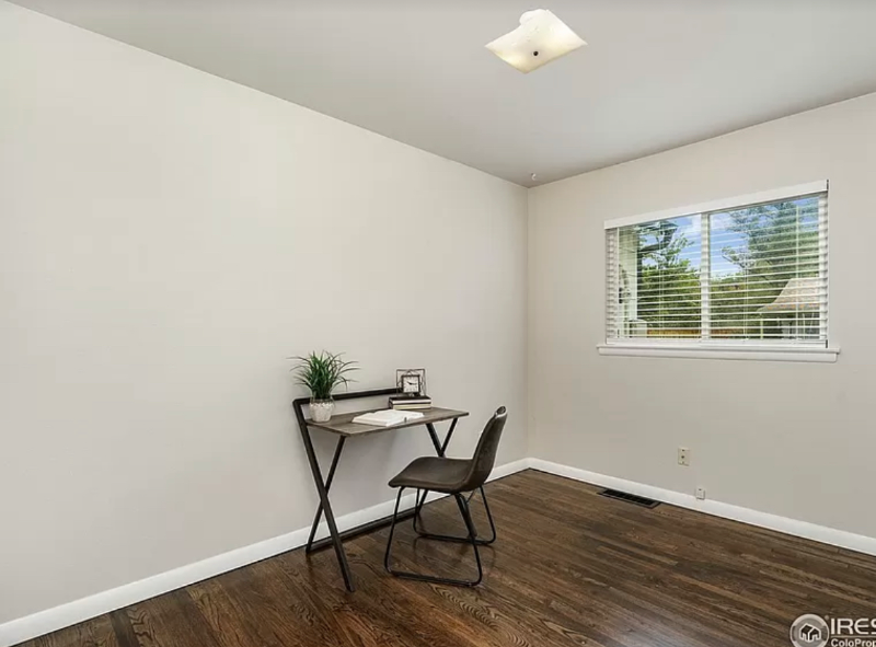 421 Lilac Ln - Photo 3 of 3