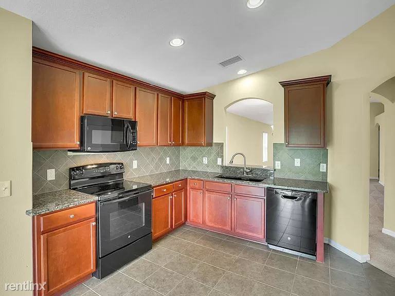 15710 Greyrock Dr - Photo 2 of 18