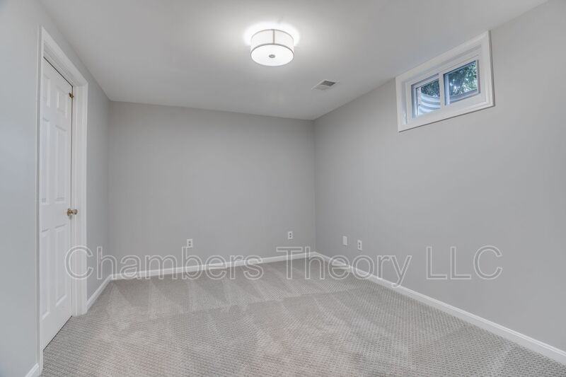 1003 Jennifer Ln - Photo 4 of 44