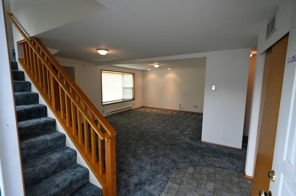 821 W 10th St - Photo 3 of 30