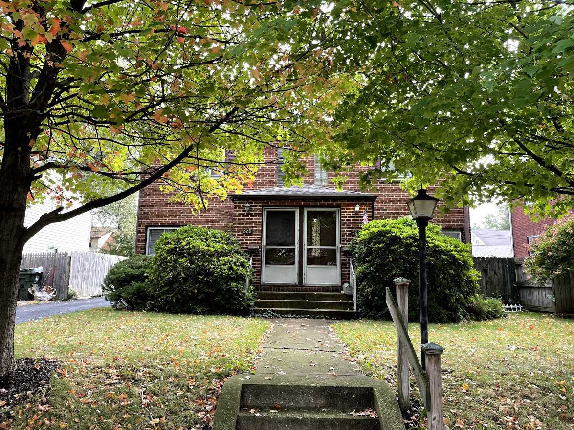 228 Bellflower Ave Nw - Photo 2 of 11