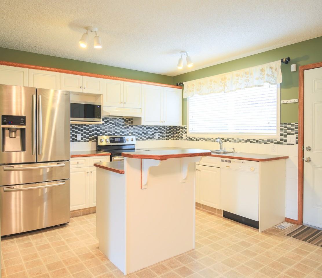 10 Cramond Cres. SE - Photo 2 of 21