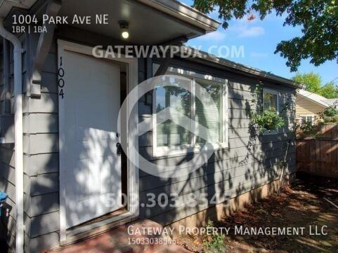 1004 Park Ave Ne - Photo 2 of 16