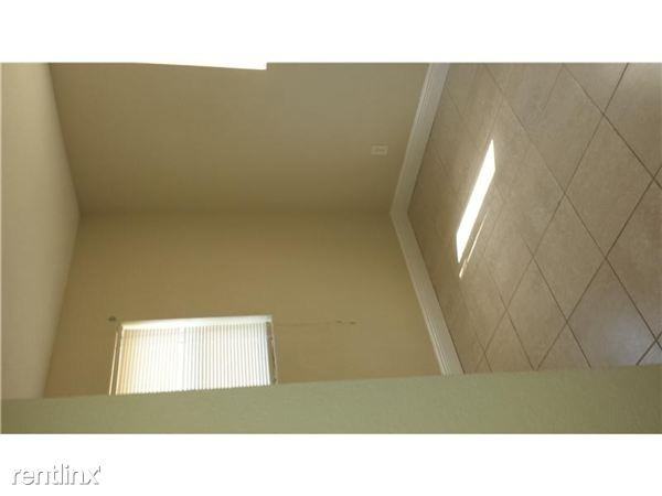 34 SW 6th Ave - Photo 3 of 7