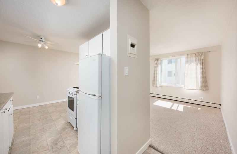 Signature Manor - Photo 2 of 12