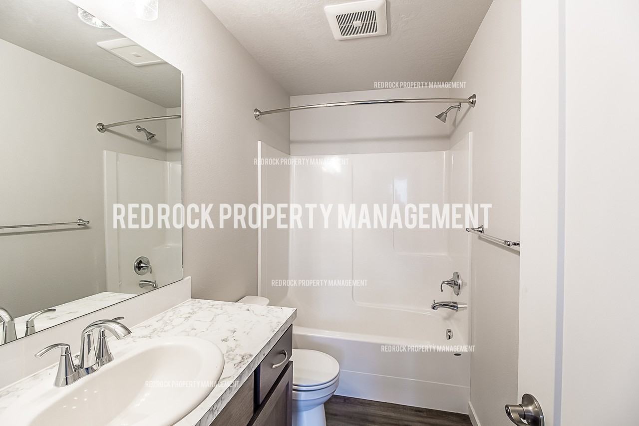 201 S Woodlawn Ln #1 - Photo 5 of 36