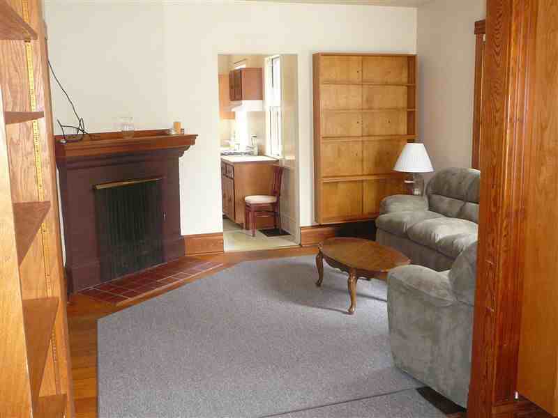 921 Packard St - Photo 3 of 6