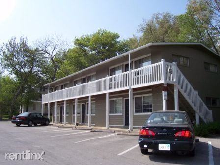 Chamberlain Court Apartments - Photo 2 of 2