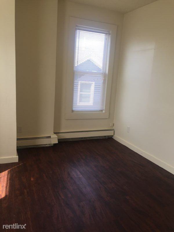 160 Park St - Photo 3 of 8