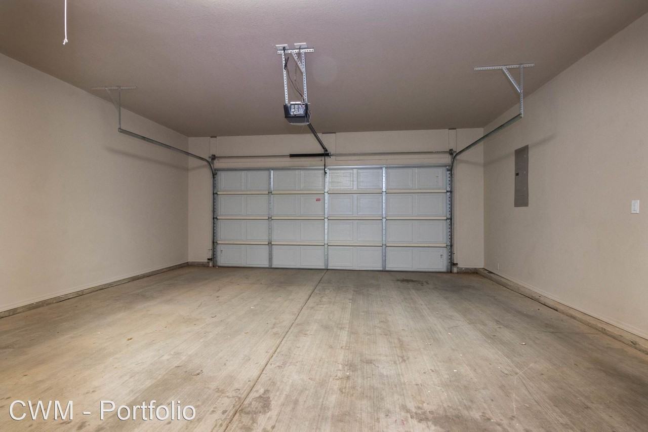 7135 Mosley St - Photo 3 of 25
