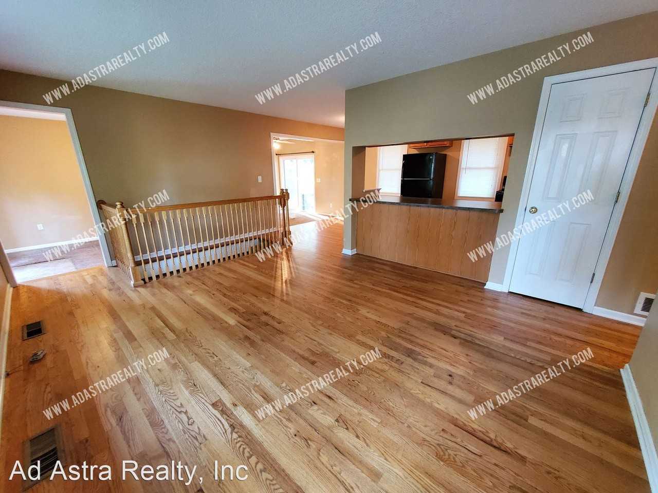 5106 Ne 39th St - Photo 3 of 23