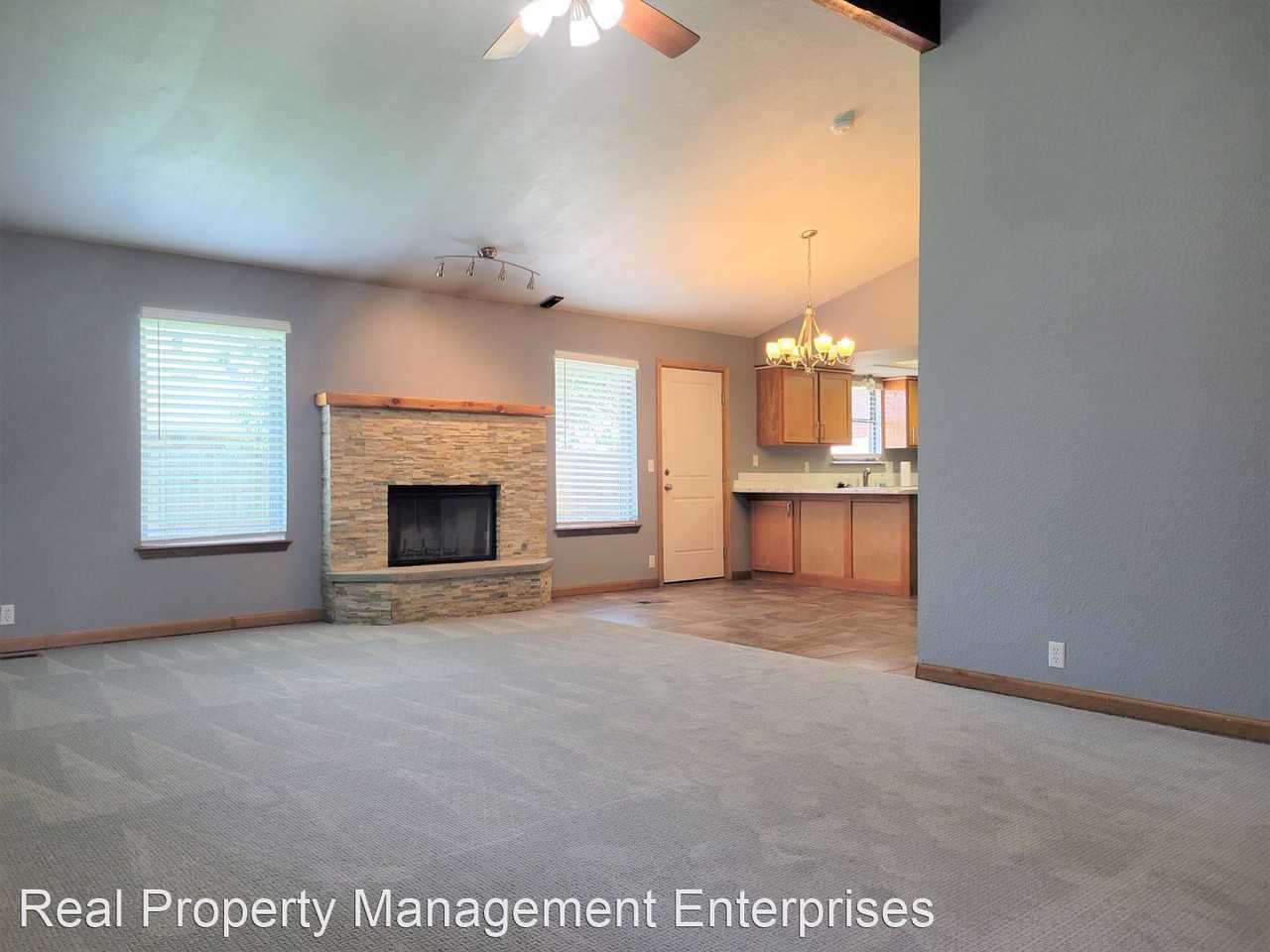 8800 Nw 92nd St - Photo 2 of 20