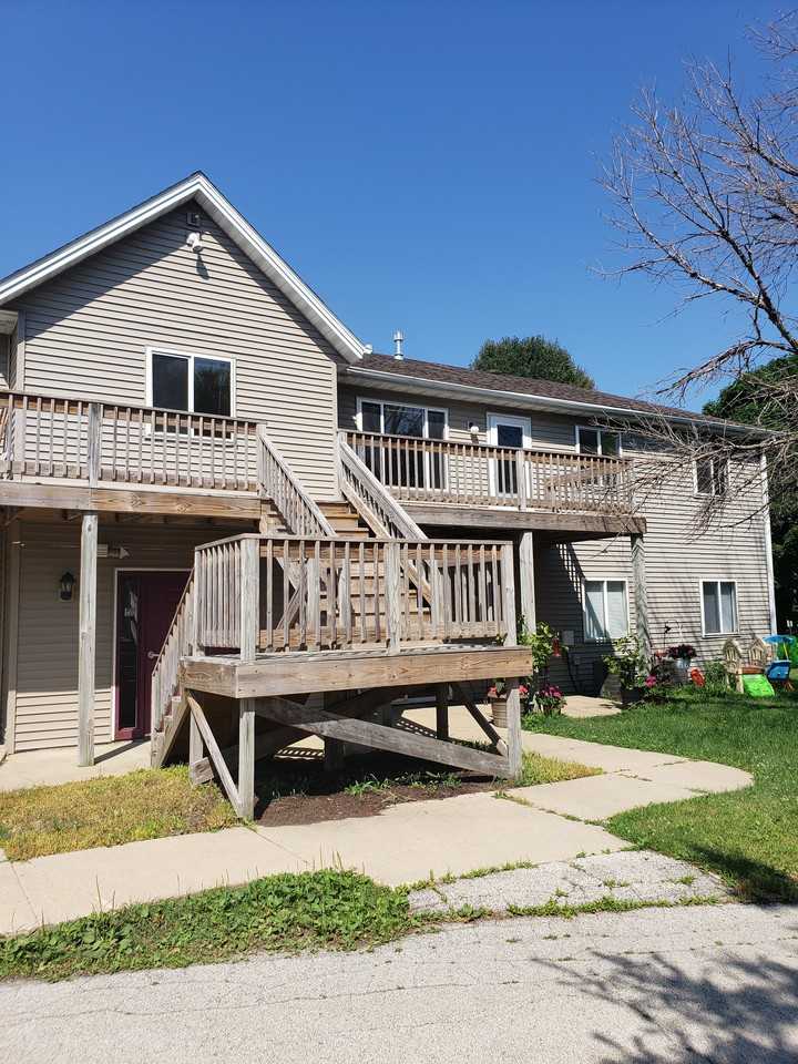 5597 Andrews Dr - Photo 2 of 2