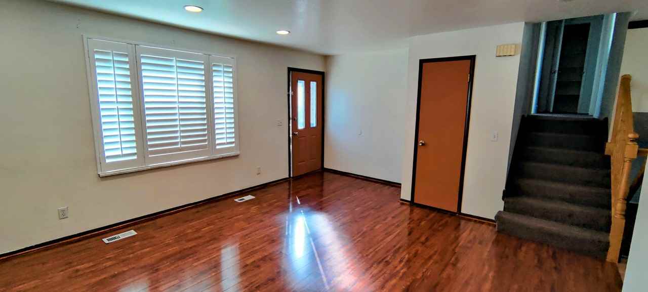 8926 S Manchester Ln - Photo 2 of 19