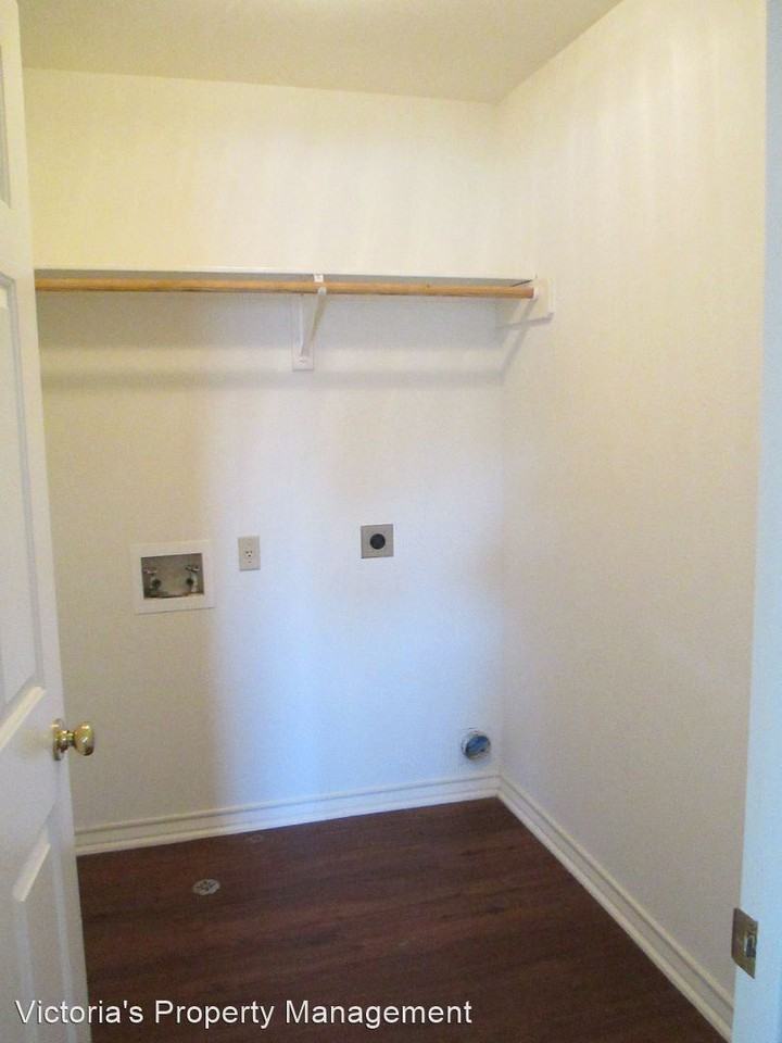 202 Belmoor Ln - Photo 2 of 11