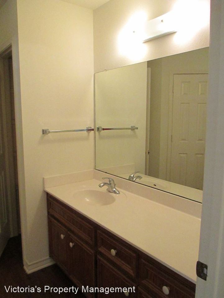 202 Belmoor Ln - Photo 3 of 11