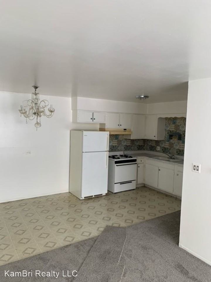 11208 First St - Photo 2 of 6