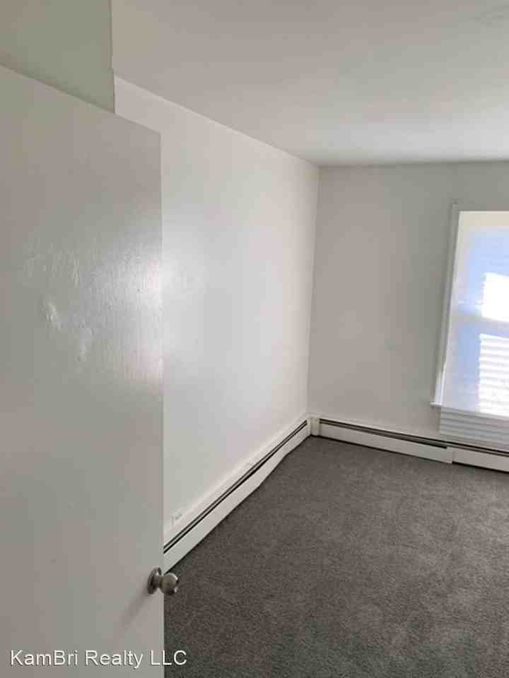 11208 First St - Photo 3 of 6