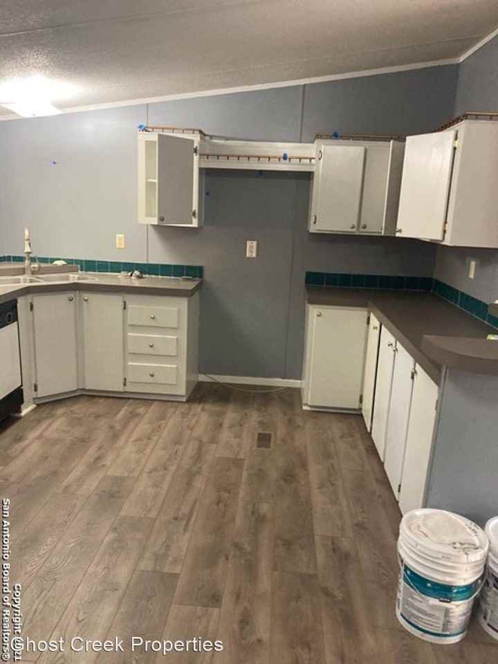 756 Northeast Dr - Photo 2 of 12