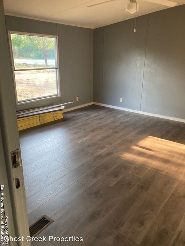 756 Northeast Dr - Photo 3 of 12