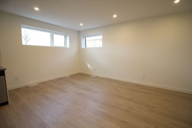 1094A Dudley Ave - Photo 3 of 18