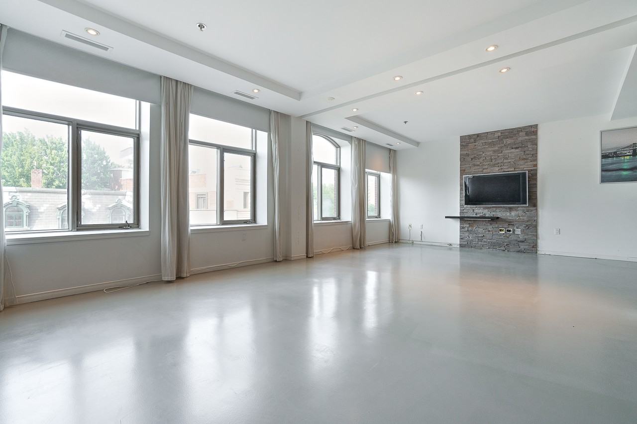 2004 Boulevard SaintLaurent 214, Montréal, QC H2X 2T2 1 Bedroom