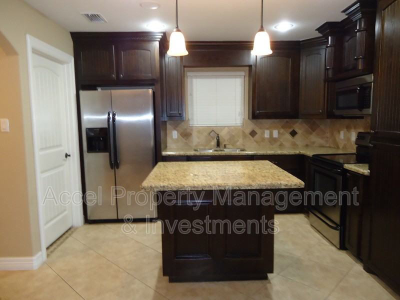 8902 N 36th Ln - Photo 5 of 12
