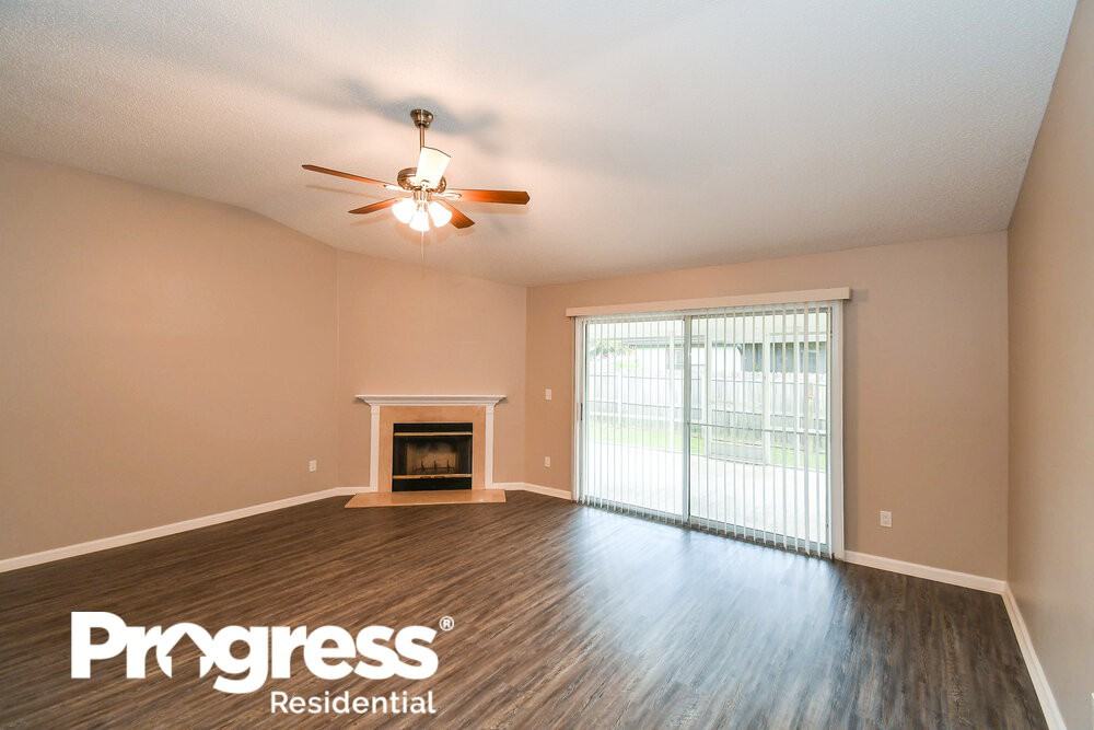 14002 Crestwick Dr E - Photo 3 of 16