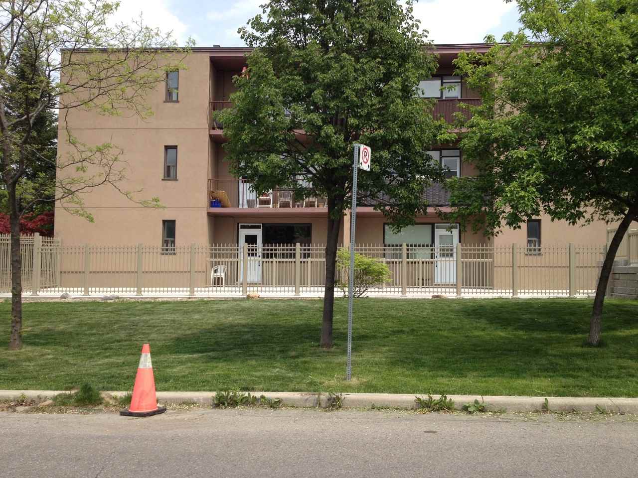 81 Garthdale Apartments in Bathurst Manor, Toronto, ON M3H 5P7 Zumper