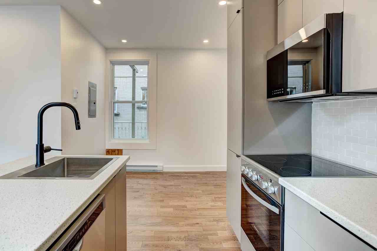 5901 19e Avenue - Photo 2 of 20