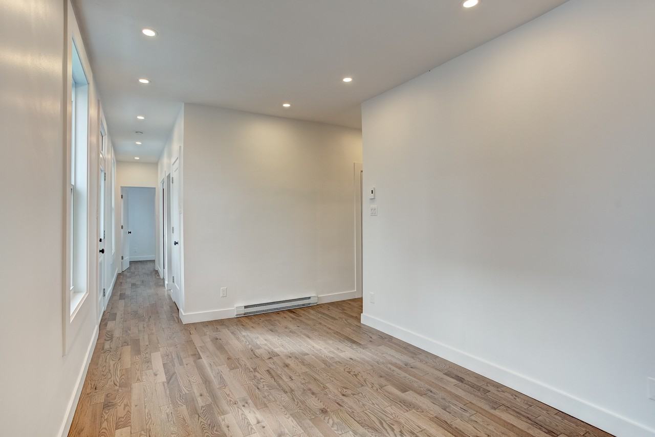 5901 19e Avenue - Photo 3 of 20