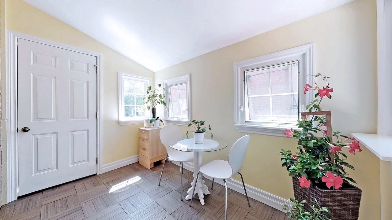 44 Van Stassen Boulevard - Photo 3 of 9