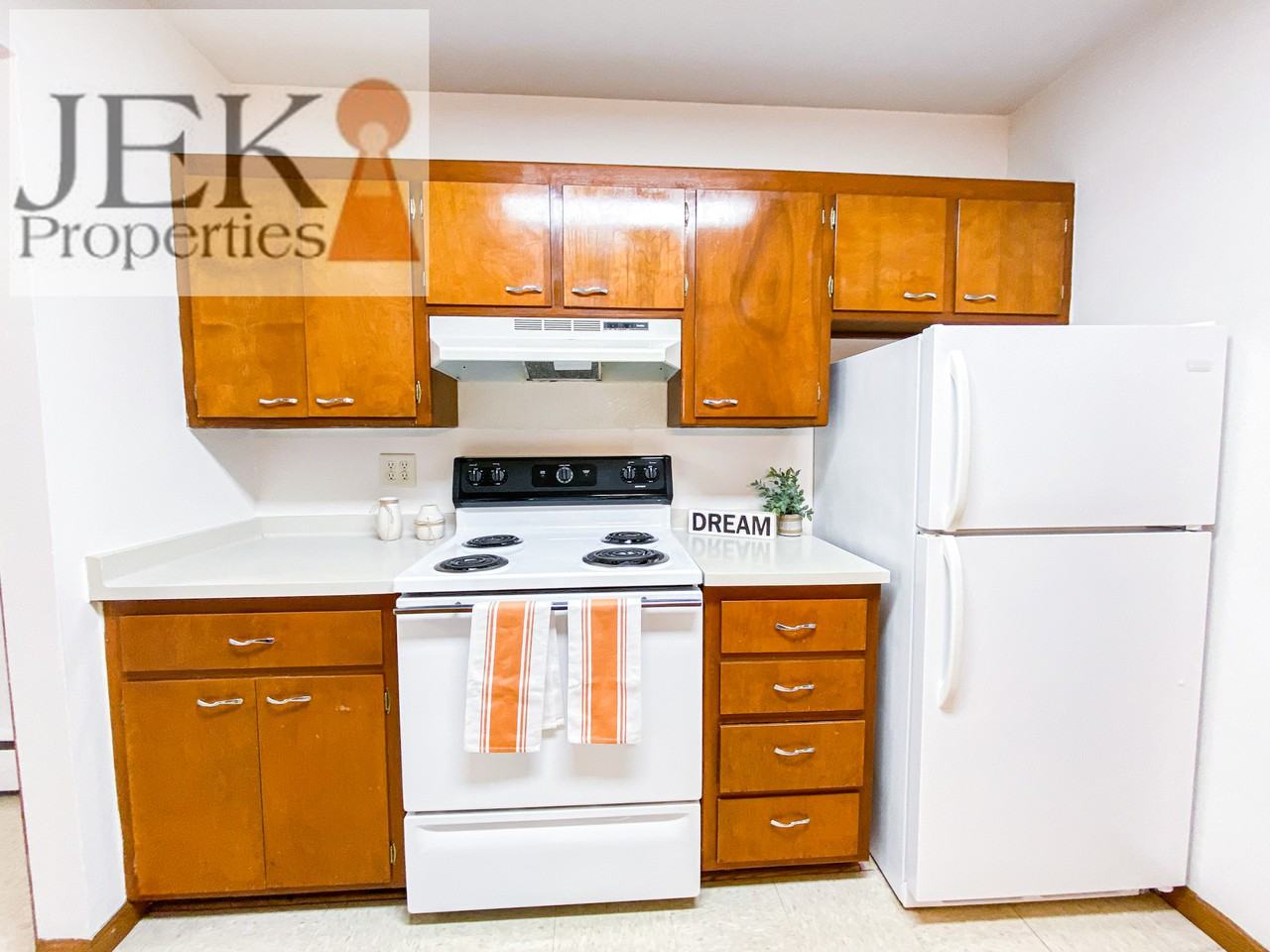 1121 W Badger Rd - Photo 3 of 16