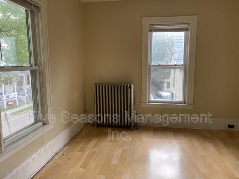 21 Lafayette Pl - Photo 2 of 8