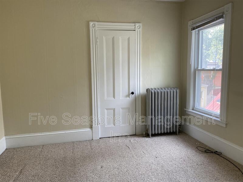 21 Lafayette Pl - Photo 3 of 8